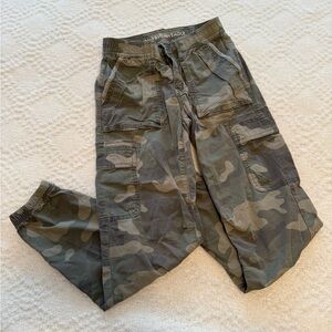 American Eagle Outfitters Green Camouflage Pants